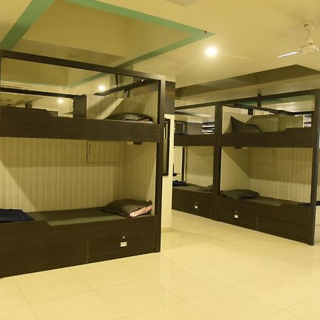 In & Out Dormitory 아흐메다바드 외부 사진