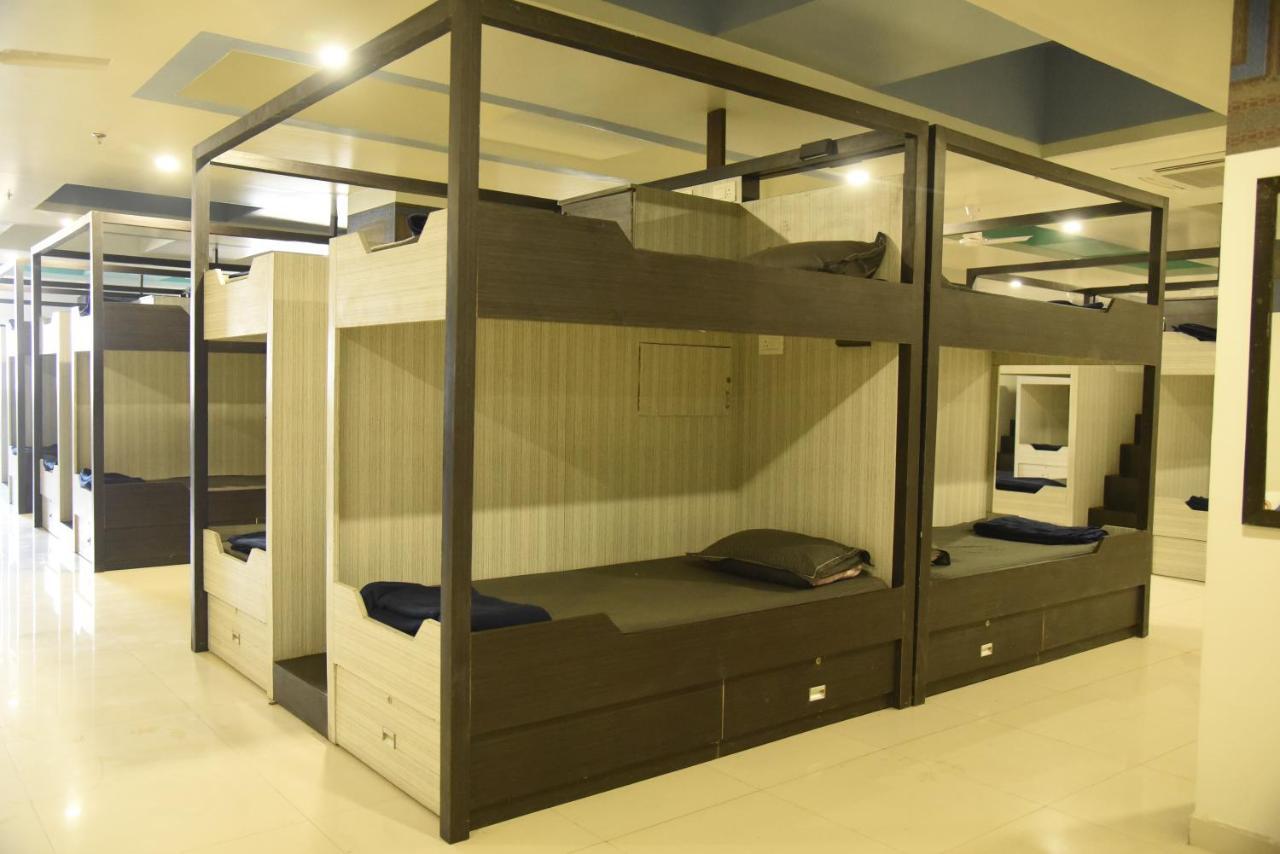 In & Out Dormitory 아흐메다바드 외부 사진
