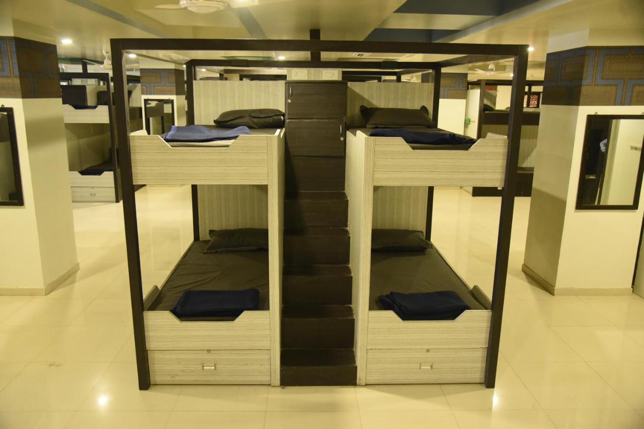 In & Out Dormitory 아흐메다바드 외부 사진