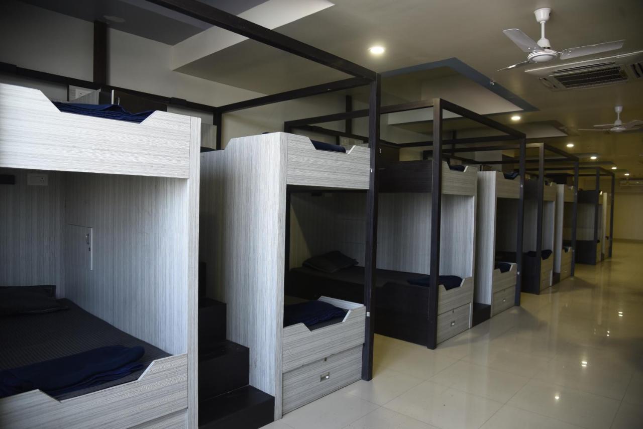 In & Out Dormitory 아흐메다바드 외부 사진