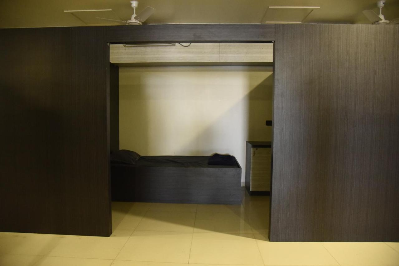 In & Out Dormitory 아흐메다바드 외부 사진