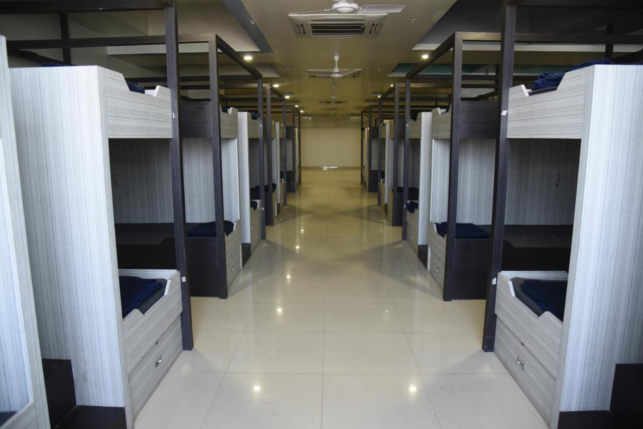 In & Out Dormitory 아흐메다바드 외부 사진