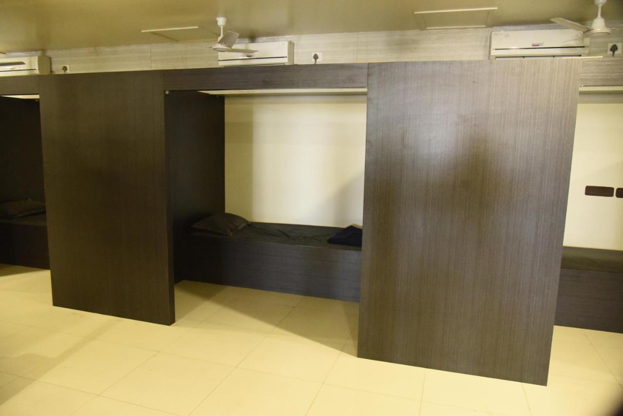 In & Out Dormitory 아흐메다바드 외부 사진
