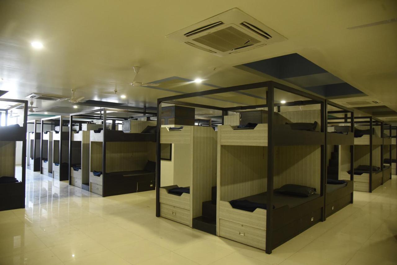 In & Out Dormitory 아흐메다바드 외부 사진