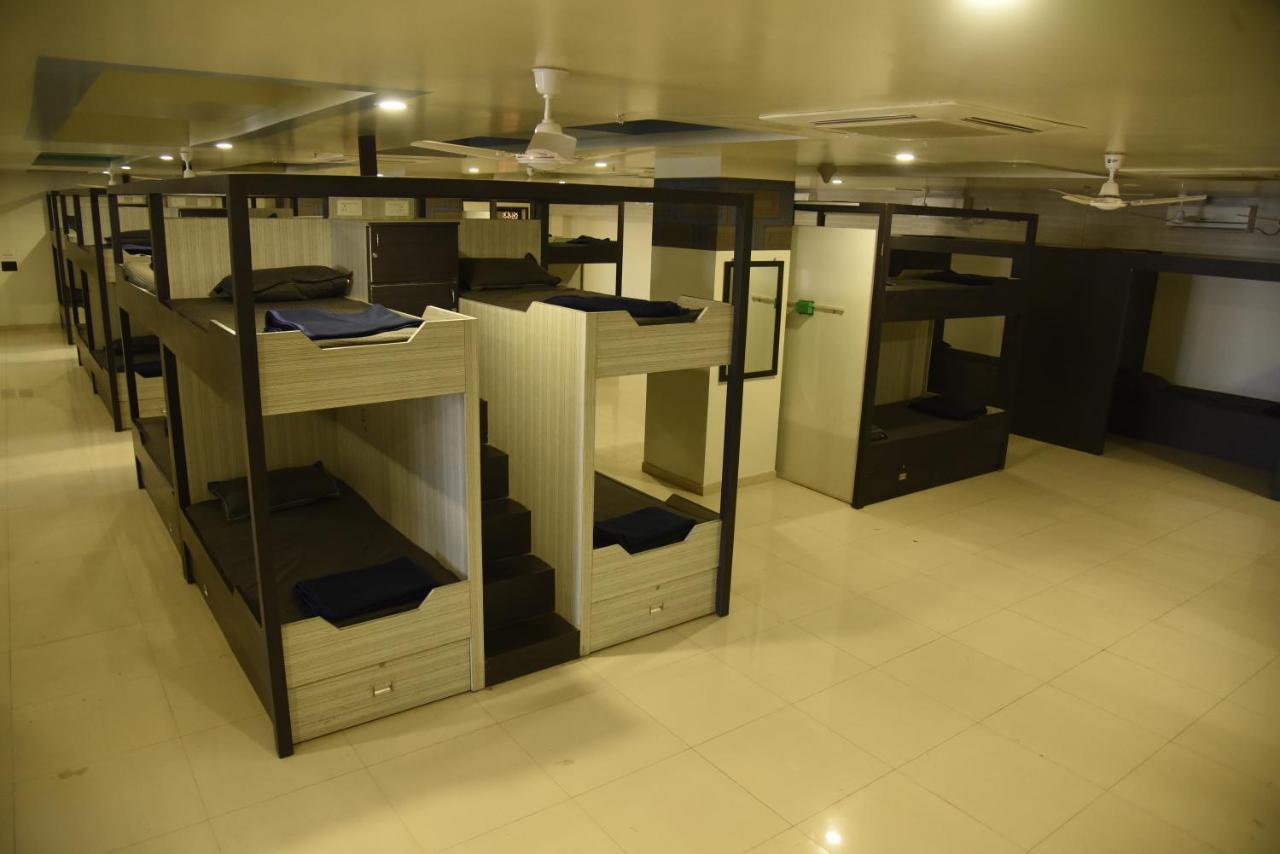 In & Out Dormitory 아흐메다바드 외부 사진