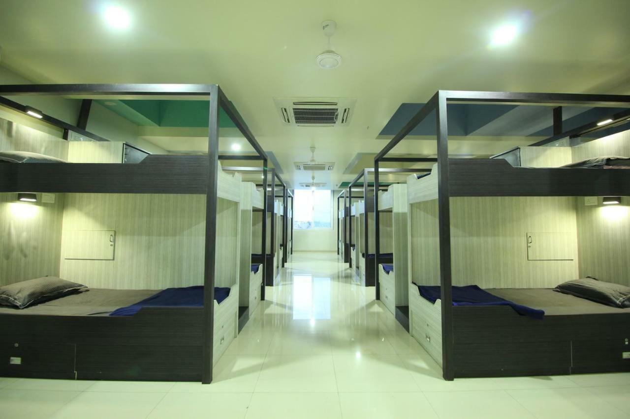 In & Out Dormitory 아흐메다바드 외부 사진